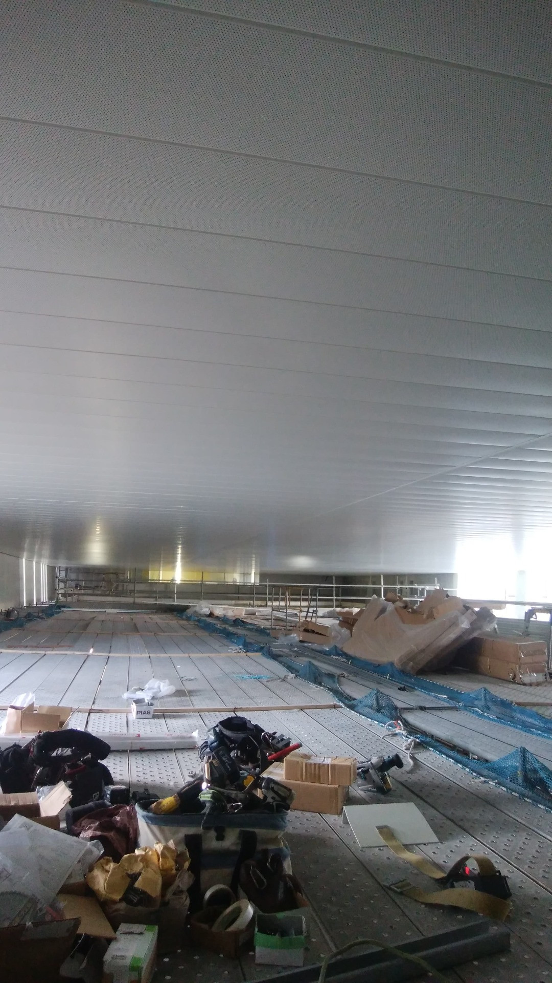 吸音パンチング天井